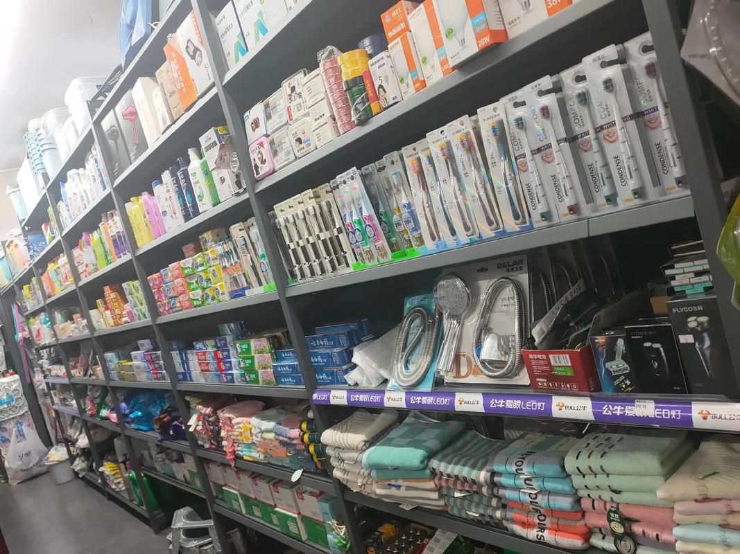 一站式生活服務 日雜百貨、文化用品、五金工具與代辦代理